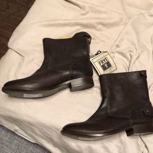 NWT Frye 11 Women’s Boots in Dark Brown Leather